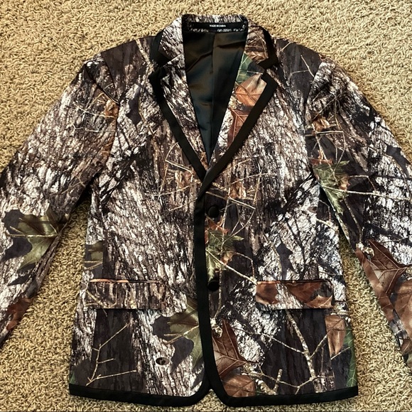 Camouflage Tuxedo Jackets Mossy Oak Youth Sizes Lot of 12 - Picture 3 of 9